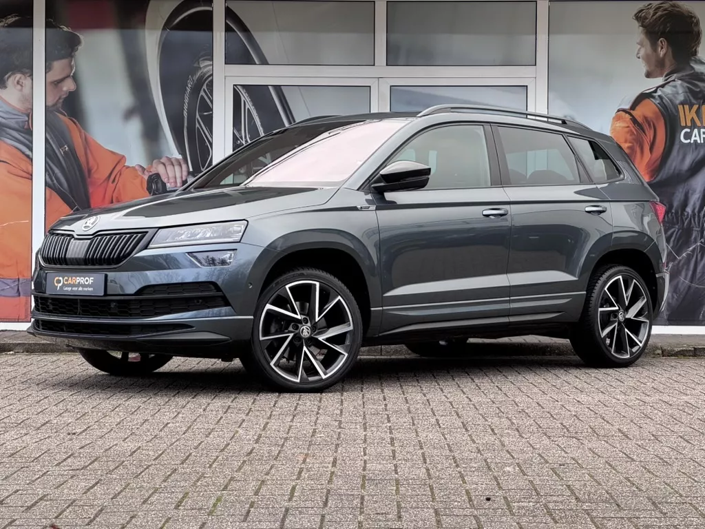 Skoda Karoq 1.5 TSI 150pk DSG Sportline Pano/19"/Trekhaak